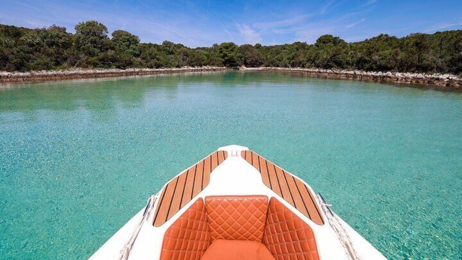 Zadar: 4-Islands Escape & Hidden Shipwreck with Lunch