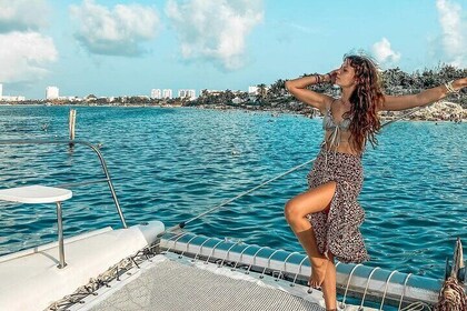 Spinnaker Isla Mujeres Catamaran Tour with Snorkeling and Lunch