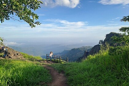 Best Day Tour: Hike to Devil's Gate & Local Food Tasting