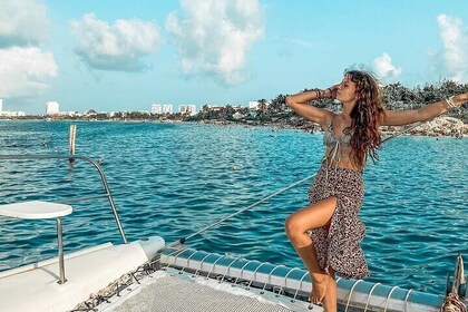 Isla Mujeres Catamaran Tour with Snorkeling Spinnaker and Lunch