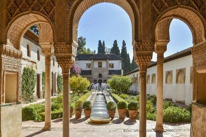 Alhambra Generalife and Alcazaba Audio Guided Tour