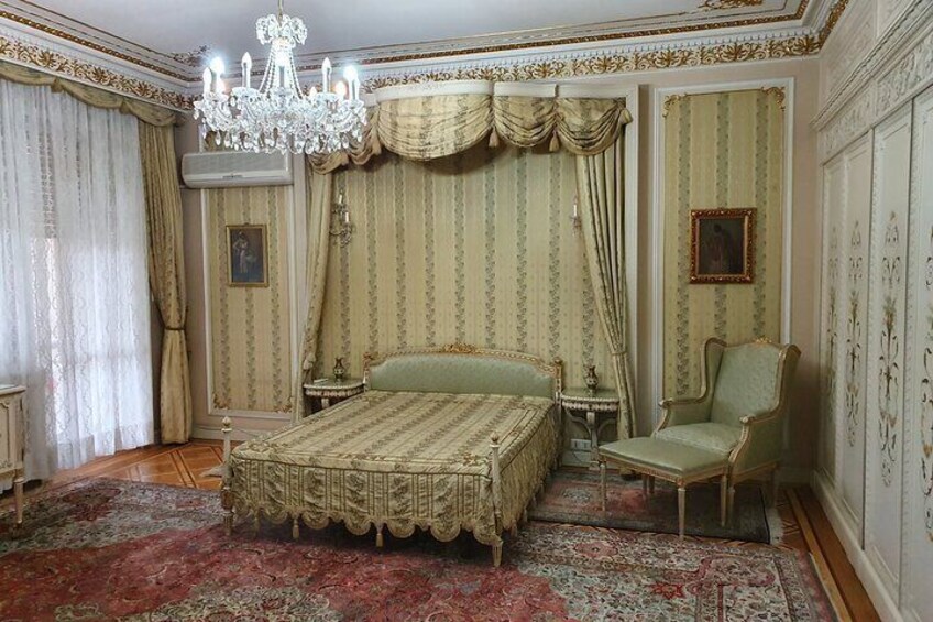 Private Tour Dracula Grave, Ceaușescu Mansion and Village Museum