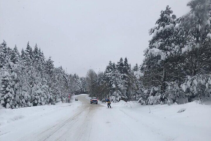 A snowy day in Bursa, perfect for skiing and driving.