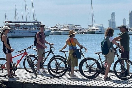 NEW! Sunset Bike Ride from Cartagena's Bay to Barrio Getsemaní