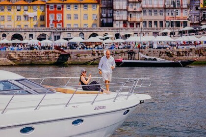 Porto: Private Luxury Yacht Cruise with Wines and Local Snacks