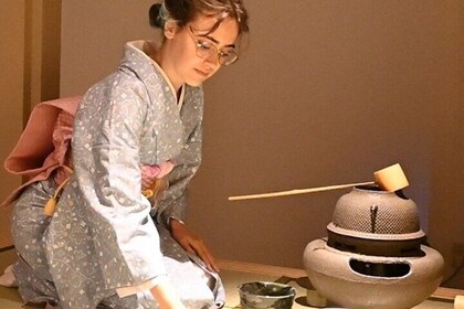 Osaka: Tea Ceremony, Calligraphy, and Kimono Experience