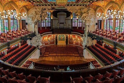 Barcelona City Pass Classic Sagrada Familia, Park Güell and More