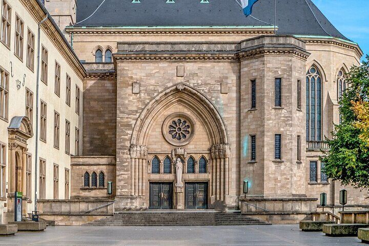 The Essentials of Luxembourg: Every Step a History