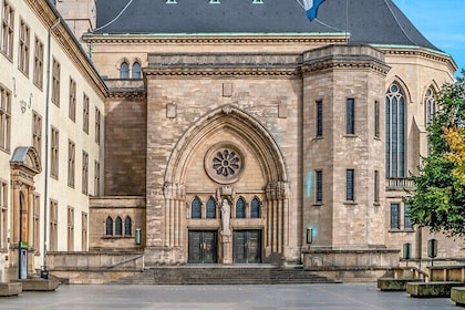 The Essentials of Luxembourg: Every Step a History