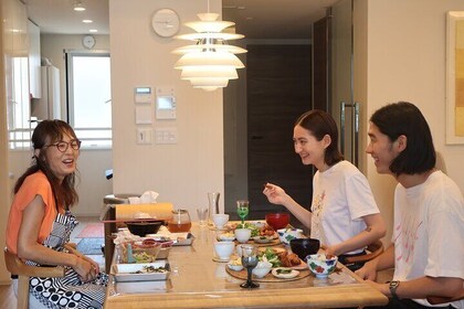 Authentic Japanese Cooking Class DE with a Local in Tokyo