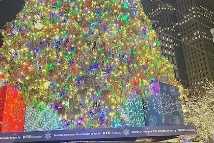 Holiday Spirits in a Festive Detroit Bar Tour