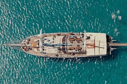 Athens cruise: Agistri, Moni, Aegina with lunch & drinks included