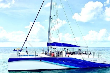 Private Isla Mujeres Sailing Catamaran Tour with Transport