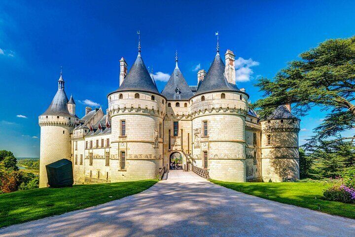 Loire Valley Castles Walking Tour with Audioguide