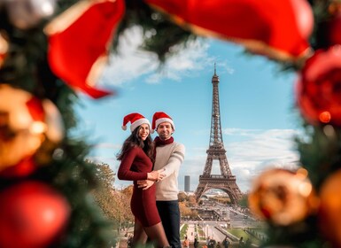 Paris: Private Christmas Photoshoot with Props