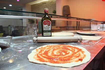 Italian Style Pizza Cooking Class with Spritz Flow in Rome