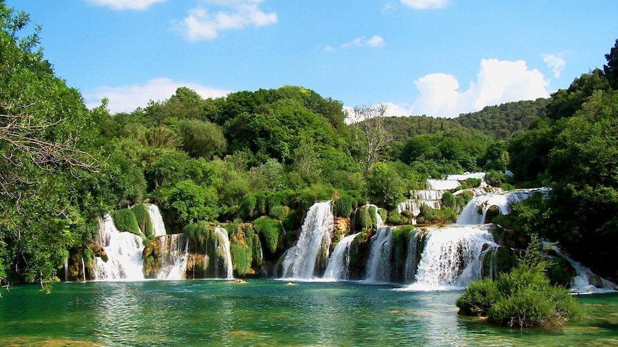 Split/Trogir: Krka National Park Day Trip with Wine Tasting