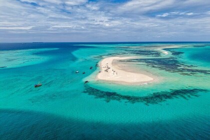 Private - Hidden & Empty Sandbank with Seafood Lunch