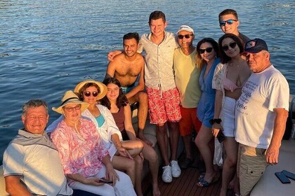 Lake Austin Boat Cruise 1.5 Hour Scenic Tour BYOB Per Person