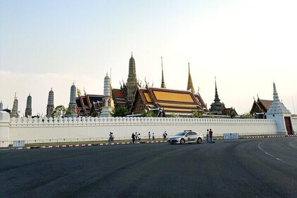 Golden Hour Chinatown Street Food Tour Experience by Tuk Tuk