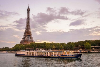 Paris : Croisière romantique avec dîner de 3 plats sur la Seine