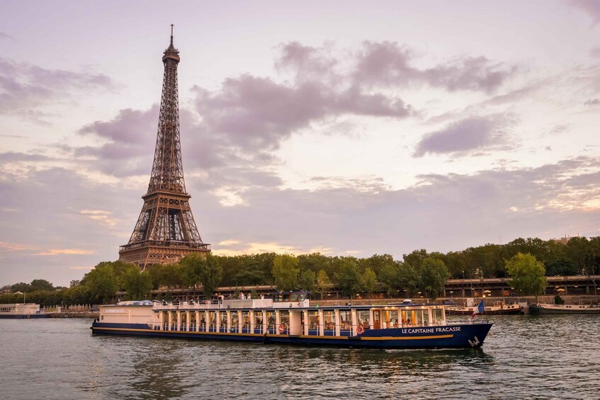 Paris: Romantic Cruise with 3-course Dinner on Seine River