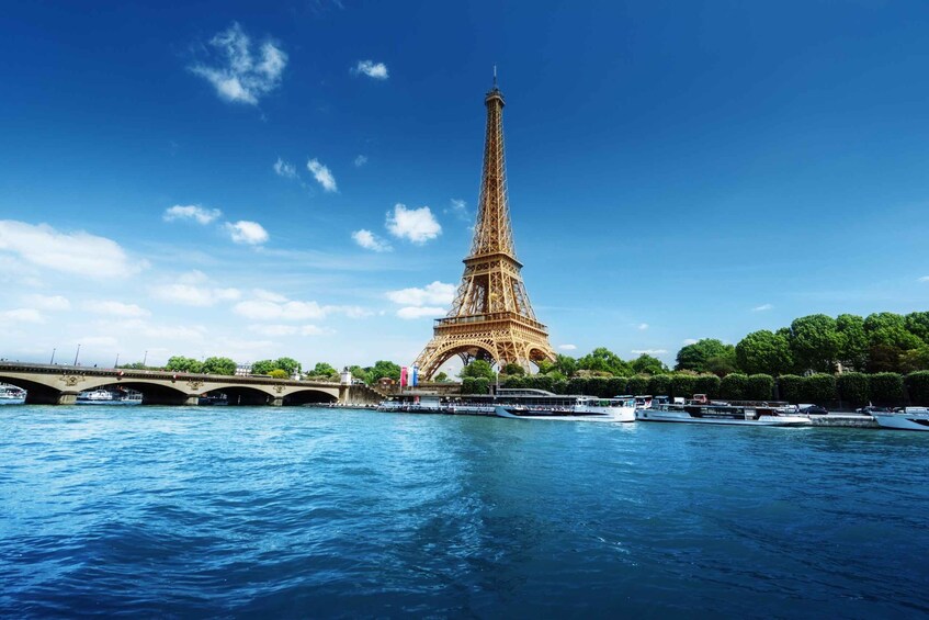 Picture 5 for Activity Paris: Romantic Cruise with 3-course Dinner on Seine River