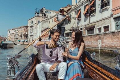 Venise : Promenade en gondole privée sur le Canal Grande avec Prosecco