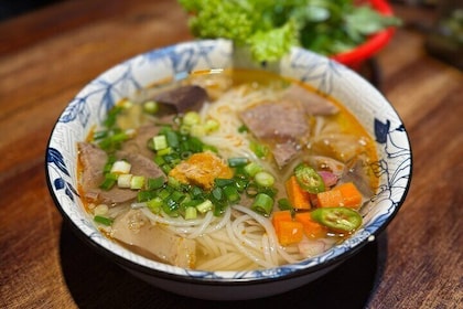 Da Nang City: Local Food Tastings and Sightseeing By Scooter