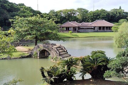 Naha: Walk Through Shikinaen, a Historic Royal Garden