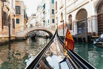 Venice Grand Canal Gondola Ride In App Commentary