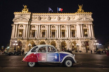 Paris : Découvrez Paris de nuit dans une voiture ancienne avec un habitant ...