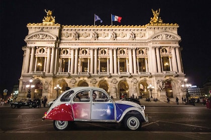 Paris: Entdecke Paris bei Nacht in einem Oldtimer mit einem Einheimischen