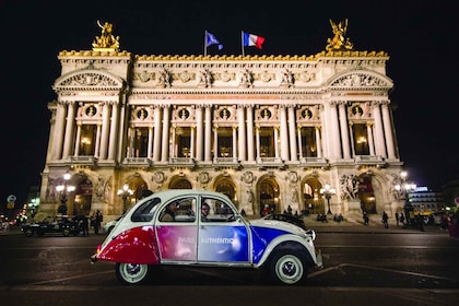 Paris: Upptäck Paris på natten i en veteranbil med en lokal