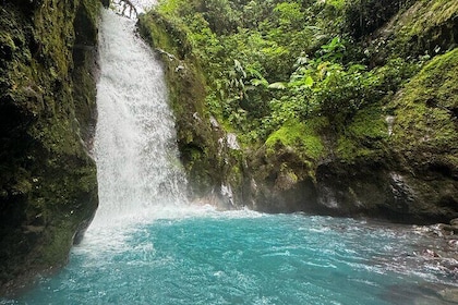 Private Blue Falls Tour from San José – Hidden Waterfall Escape