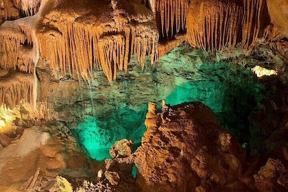 Lisbon: Dinosaur Footprints, Caves, and Óbidos Tour