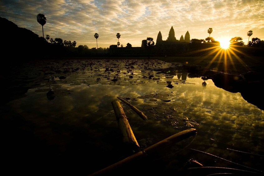 Siem Reap: Sunrise at Angkor Wat and Champagne Breakfast