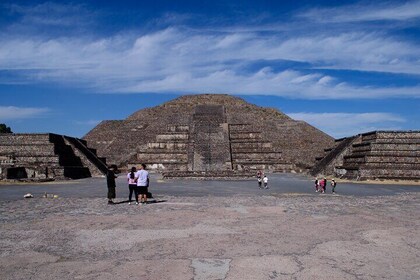 Teotihuacán, Basílica & Tlatelolco Tour