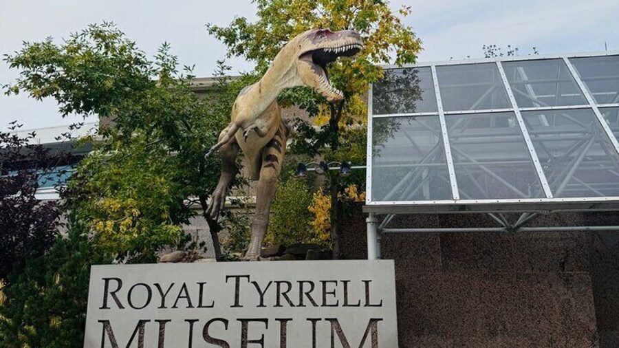 Drumheller & Hoodoos Day Trip from Calgary, Explore the Badlands