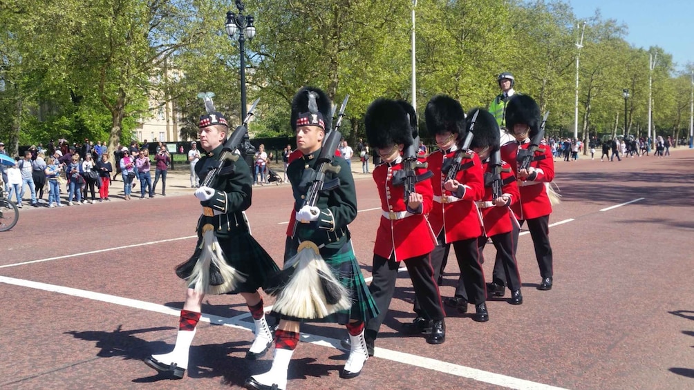 Picture 4 for Activity London: Changing of the Guard Walking Tour