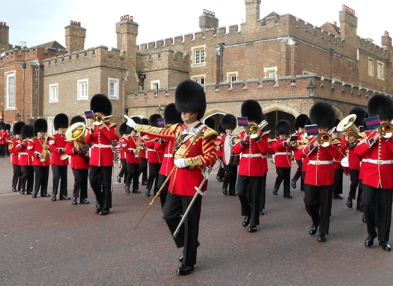 London: Changing of the Guard Walking Tour