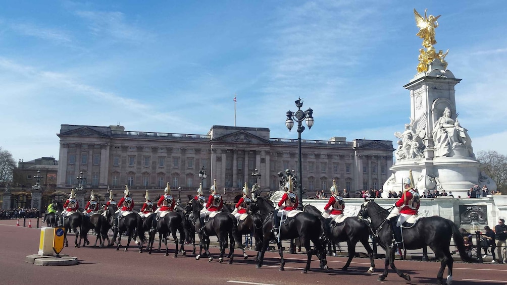 Picture 3 for Activity London: Changing of the Guard Walking Tour