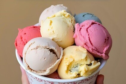 Artisanal Ice Cream Tasting Tour in Seville