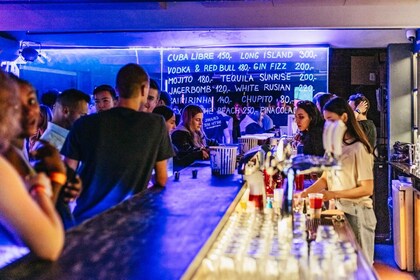 Prag: Pubrunda och internationell fest