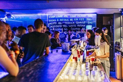 Prague: Pub Crawl with Unlimited Drinks and Cocktails