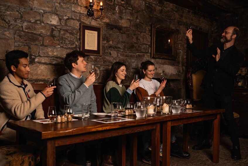 Edinburgh: Small-Group History of Whisky Tour with Tasting