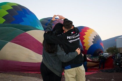 Sunrise Balloon Flight over Teotihuacan and Breakfast in Cueva