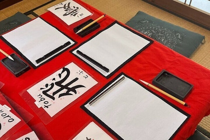 Kyoto Arashiyama : Experience calligraphy and origami at a Japanese house i...
