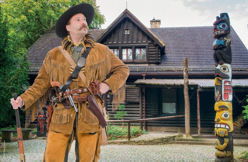 Radebeul: Karl May Museum 1-Hour Costume Tour