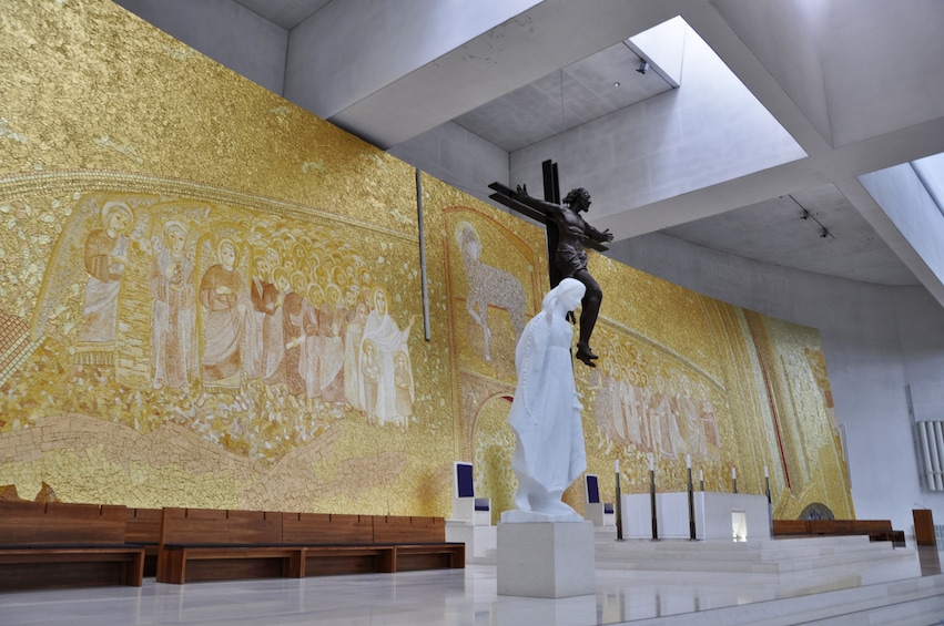 Church sculpture and art in Fatima